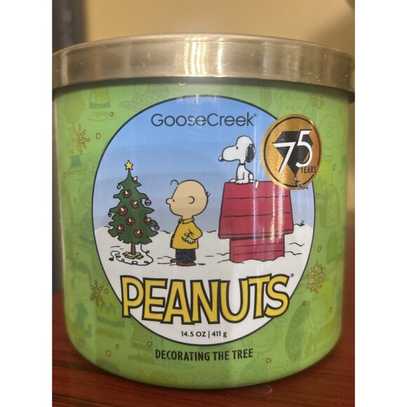 Goose Creek PEANUTS 3 Wick 14.5oz Scented Candle NEW Decorating the Tree (601) - Picture 1 of 4